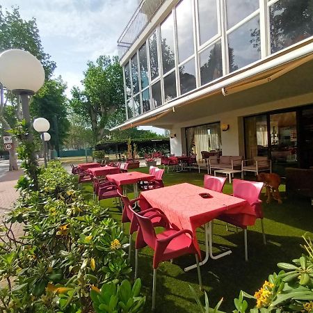 Hotel Bologna Мізано-Адріатіко Екстер'єр фото